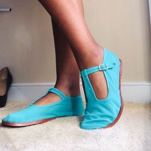 Turquoise Mary Jane Shoes in size 9